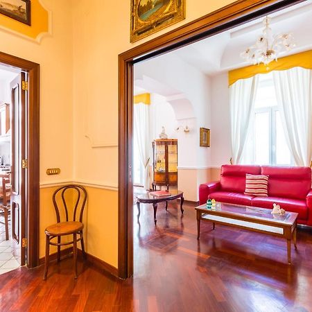 Grand Classic Apartment At San Martino By Napoliapartments Exteriér fotografie